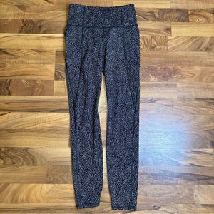 Athleta Lightning Static 7/8 Tight‎ Size XS Black And White Side Pockets